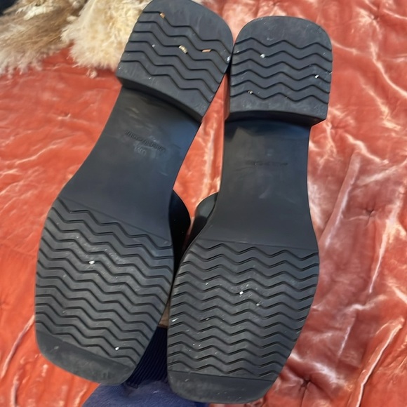 Nordstrom Chunky Black Rubber Slides with Chainlink - Picture 3 of 4